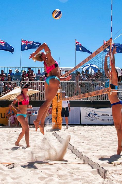 Zina Stone, pulling big air, with Becchara Palmer Looking on. The Kingdom has it's very own Pro Beach Volleyball team, supporting them all the way to Rio 2016! Beach Volleyball Outfit, Beach Volley Aesthetic, Beach Volley Ball, Volleyball Outfit, Indoor Beach Volleyball, Running Body, Volleyball At The Beach, Volleyball Beach, Volleyball Camp