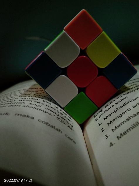 Rubix Cubes Aesthetic, Rubics Cube Aesthetic, Rubik Cube Aesthetic, Rubix Cube Aesthetic, Rubiks Cube Aesthetic, Rubiks Cube Wallpaper, Speed Cubing, Cube Image, Rubics Cubes