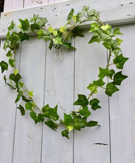 Artificial Garden Plants, Ivy Wreath, Ivy Cottage, Artificial Plant Arrangements, Usable Gifts, Artificial Plants Decor, Greenery Wedding Decor, Artificial Garden, Wedding Greenery