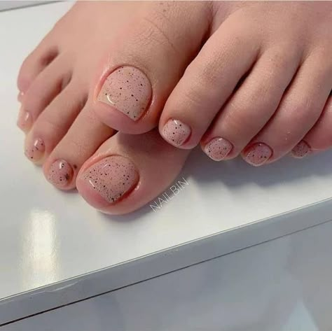 Minimal Pedicure, Nude Toe Nail Designs, Neutral Pedicure Ideas, Neutral Pedicure, Gold Toe Nails, Flower Toe Nails, Glitter Toe Nails, Black Toe Nails, Pink Toe Nails