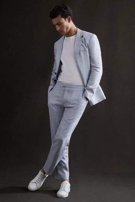 Mens Suit Summer Wedding Guest, Men’s Casual Suit Looks, Blue Linen Suit Men Wedding, Mens Casual Suits Style, Business Casual Suits Men, Suits To Wear To A Wedding, Tuck In A Shirt, Blazer Man, Male Wedding Guest Outfit