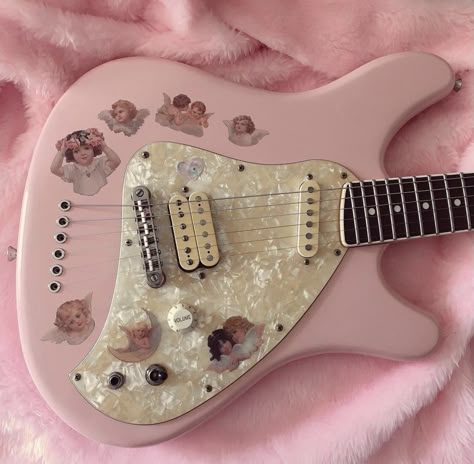 Pink Bass Guitar Aesthetic, Coquette Guitar, Ukulele Aesthetic, Pink Electric Guitar, Easy Clay Sculptures, Pink Guitar, Heather Chandler, Instruments Art, Electric Guitar Design