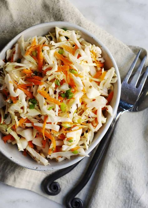 Curtido is a spicy slaw originating in El Salvador - with this recipe it's easy to make and perfect for piling on pupusas! #curtido #pupusas #coleslaw #cabbage #elsalvadorfood #easyrecipes Papusa Recipe, Popusas Recipe, Curtido Recipe, Pupusa Recipe, Spicy Slaw, El Salvador Food, Salvadoran Food, Salvadorian Food, Fermented Cabbage