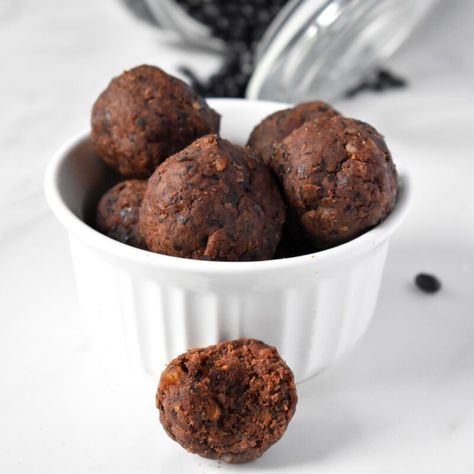 Black Bean Brownie Bites by joyfuleatsnbeats - FoodSocial Black Bean Protein Balls, Black Bean Protein, Bean Balls, Beef Keema, Easy Stuffed Peppers, Orange Cream Cheese, Strawberry Salsa, Can Of Beans, Black Bean Brownies