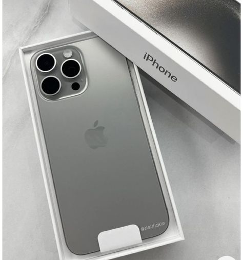 Grey Iphone Aesthetic, Iphone 15 Pro Max Wallpaper, Aesthetic Grey, Creative Iphone Case, Dream Phone, Apple Headphone, Desain Quilling, Learning English For Kids, Apple Air