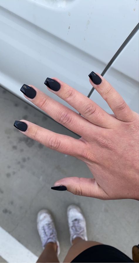 matte black nails Black Coffin Nails, Black Nails With Glitter, Black French Tips, Matte Black Nails, Short Coffin Nails, Treat Yoself, Imperfection Is Beauty, Classy Acrylic Nails, Acrylic Nails Coffin Pink