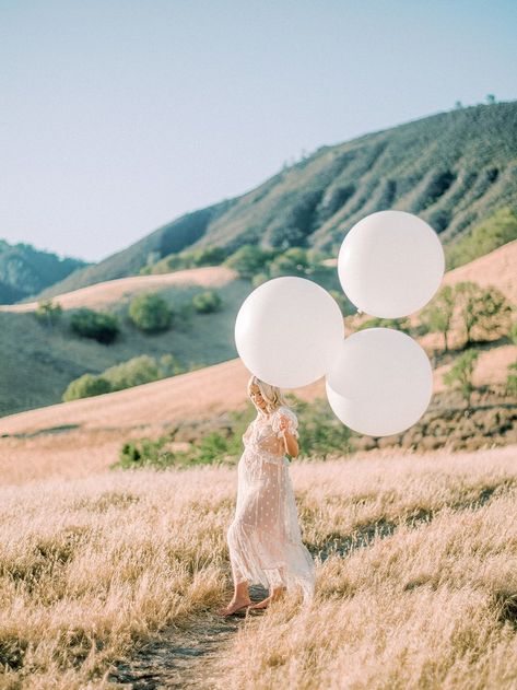 Balloon Photo, Modern Maternity, Photo Balloons, Family Picnic, 100 Layer Cake, Event Planning Design, White Balloons, Maternity Shoot, Family Maternity