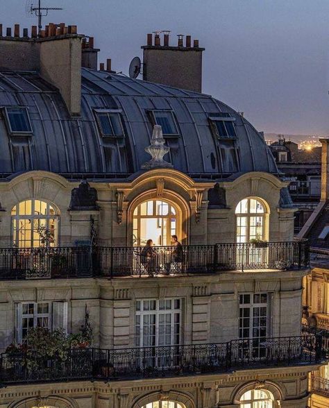 Big City Life Aesthetic, Computer Aesthetic, City Life Aesthetic, Paris Rooftops, English Architecture, Apartment View, Flat Apartment, Computer Backgrounds, Paris Apartments