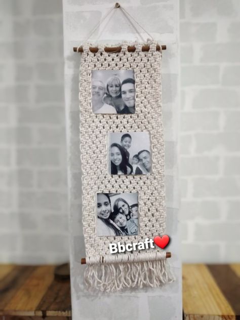 Macrame Photo Frame, Crochet Photo Frame, Homestead Decor, Diy Photo Display, Macrame Plant Hanger Patterns, Macrame Dream Catcher, Macrame Knots Pattern, Diy Photo Frames, Homburg