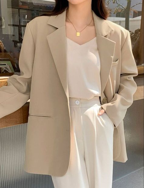 Korean Office Outfits Women, Smart Casual Women Outfits Classy, Bussines Clothing, Korean Business Casual, Work Outfits Frauen, Mode Instagram, 여름 스타일, Korean Casual Outfits, Everyday Fashion Outfits