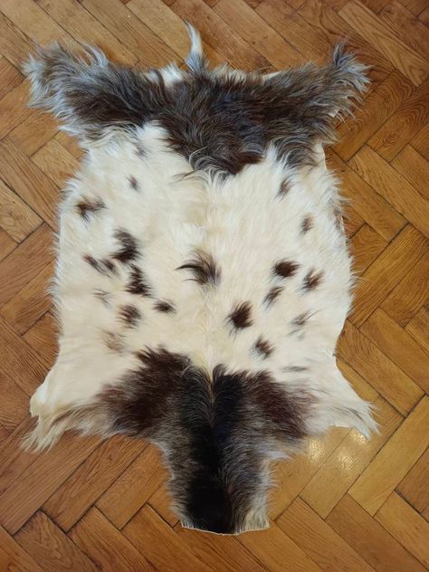 Quality Large Goat Skin Pelt Hide Area Rug Fur Home Decor - Etsy Serbia Fur Home Decor, Hallway Decoration, Tent Bed, Natural Carpet, Skin Rugs, Office Hallway, Bone Crafts, Design Restaurant, Bed Tent