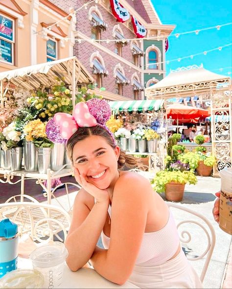 Disney Photography, Disneyland Photography, Disney Presets, Lightroom Presets Disney World Cute Outfits, Disney Picture Poses, Disney Content Ideas, Disney Insta Pics, Disney Aesthetic Photos, Walt Disney World Photo Ideas, Aesthetic Disneyland Pictures, Disney Pics Aesthetic, Disney World Poses