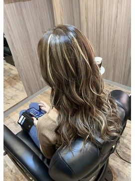 Slight Wavy Hair, Wavy Hair Highlights, 2024 Era, Highlight Hair, Black Hair Balayage, Inspo Hair, Waves Hair, Brown Hair Inspo, Hair Aesthetic