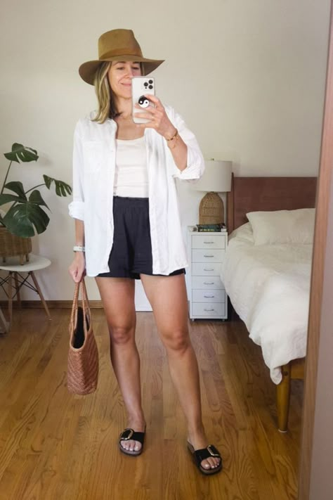 Summer Style // Summer outfit idea. Casual Summer Outfits For Moms Over 30, Mid Size Minimalist Outfits, Moms Summer Outfits, 40 Year Old Summer Outfits, Medium Size Summer Outfits, Hot Summer Outfits 2023, Breezy Summer Outfits, Summer Mom Aesthetic, Cool Mom Summer Outfits