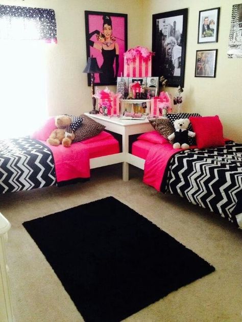 . Twin Girl Bedrooms, Girls Twin Bed, Twin Bedroom Sets, Shared Bedroom, Twin Bedroom, Man Room, Girl Beds