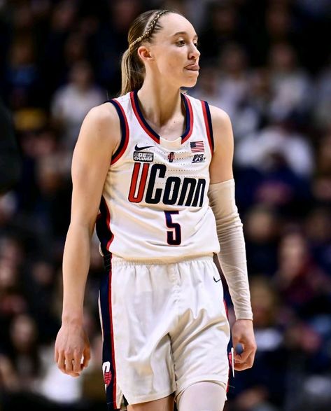 Paige Bueckers Basketball, College Basketball Players, Basketball Girlfriend, Paige Bueckers, Future Girlfriend, Uconn Huskies, Basketball Pictures, Game 3, My Wife Is