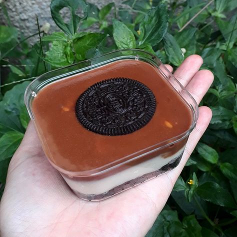 Dessert Box Oreo By Makiya Oreo Dessert Box Aesthetic, Dessert Box Oreo, Disert Box Oreo, Dessert Box Aesthetic, Box Aesthetic, Dessert Box, Dessert Boxes, Oreo Dessert, Galaxy Wallpaper