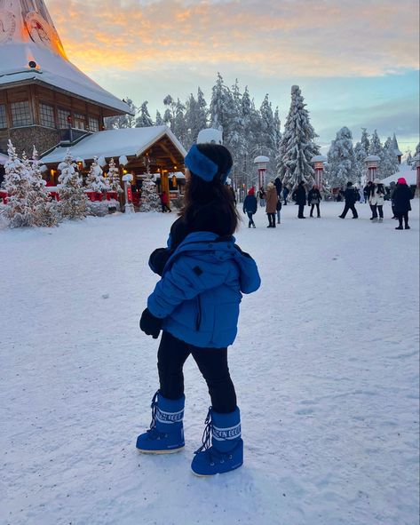 #northpole #rovaniemi #finland #moonboots #blue #snow Lapland Finland Outfit, Helsinki Photo Ideas, Finland Outfit, Snow Boarding Aesthetic, European Trips, Finland Trip, Snow Boots Outfit, Rovaniemi Finland, Winter Board