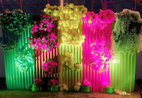 Selfie Corner, Holi Decor, Flowers Selfie, Jamaican Party, Backdrop Flowers, Neon Flowers, Neon Decor, Backdrop Ideas, Neon Nights