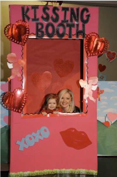 Diy Kissing Booth Cardboard, Diy Kissing Booth, Valentine Banquet, Valentines Dinner, Valentines For Daughter, Easy Valentine Crafts, Valentine Party, Valentine Dinner, Kissing Booth