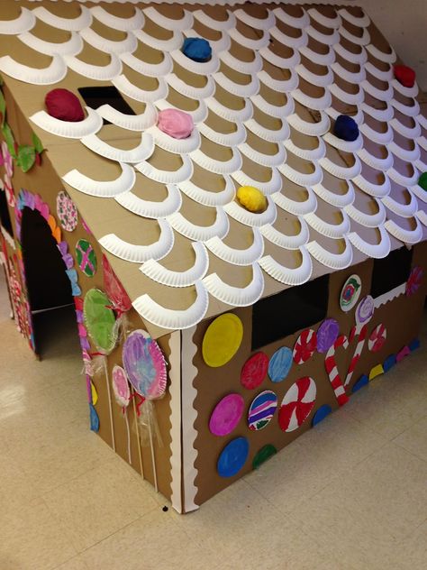 Gingerbread Kids Crafts, Big Cardboard Boxes, Cardboard Gingerbread House, Juleverksted For Barn, Christmas Parade Floats, Fun Winter Activities, Winter Activities For Kids, Christmas Float Ideas, Cardboard House