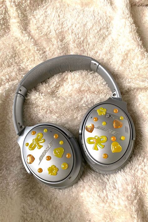 Cute Yellow Stickers, Headphone Deco, Headphones Decoration, Bose Qc45, Headset Aesthetic, Headphone Aesthetic, Stuff Aesthetic, Headphone Decoration, Yellow Stickers