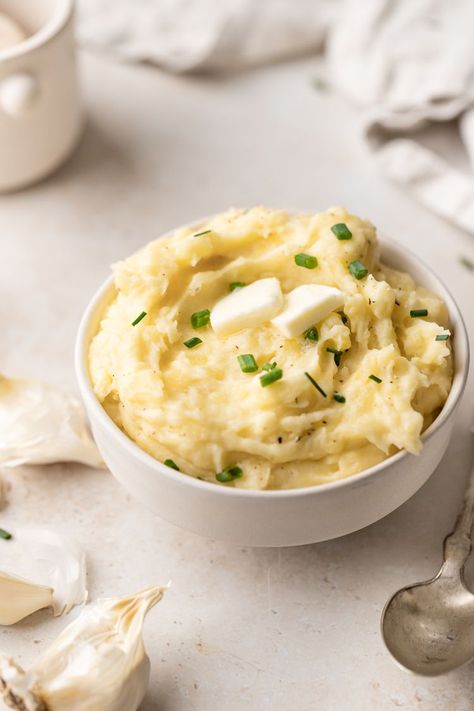 Garlic Mashed Potatoes Creamy Garlic Mashed Potatoes, Garlic Mashed Potatoes Recipe, Mashed Potato Recipe, Roasted Garlic Mashed Potatoes, Perfect Mashed Potatoes, Best Mashed Potatoes, Thanksgiving Recipe, Garlic Mashed Potatoes, Mashed Potato Recipes