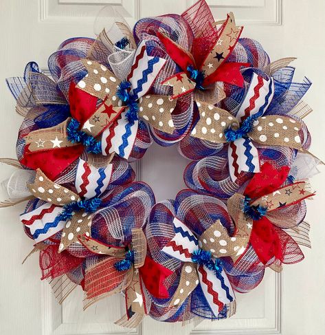 Patriotic Door Wreath, Couronne Diy, Ribbon Wreaths, Wreath Inspiration, Wreath Bows, Mesh Wreath Diy, Deco Wreaths, Door Wreaths Diy, July Fourth