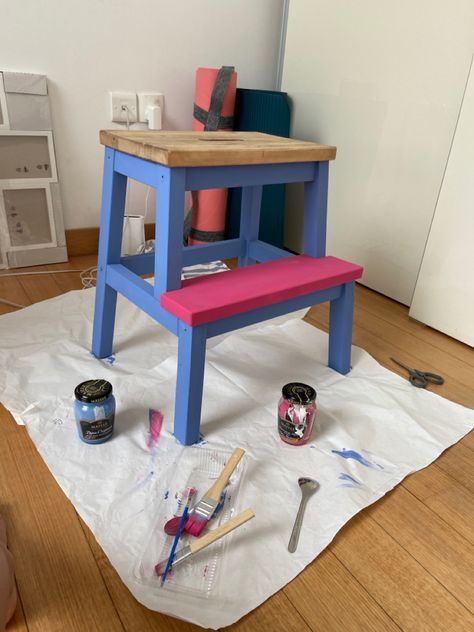 Chalk paint, pink, blue Painted Step Stool, Ikea Step Stool, Stool Makeover, Hacks Ikea, Grand Junction, Step By Step Painting, Painting Projects, Step Stool, Creative Projects