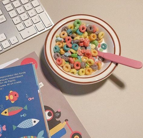 breakfast et cereal image sur We Heart It Sereal Sarapan, Lilin Aroma, Deco Pastel, Mood And Tone, Think Food, Korean Aesthetic, Aesthetic Themes, Cafe Food, Pastel Aesthetic