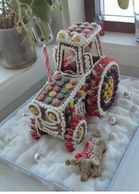 Tractor gingerbread house! Graham Cracker Gingerbread House, Christmas Desserts Kids, Homemade Gingerbread House, Gingerbread House Patterns, Gingerbread Cookies Decorated, Gingerbread House Parties, Gingerbread House Designs, Holiday Cake, Gingerbread House Decorations