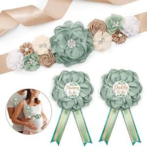 Gender Reveal Party Gifts, Baby Shower Oso, Sage Green Baby Shower, Baby Shower Sash, Baby Shower Corsage, Maternity Sash, Corsage Pins, Pregnancy Photo, Gender Reveal Party Decorations