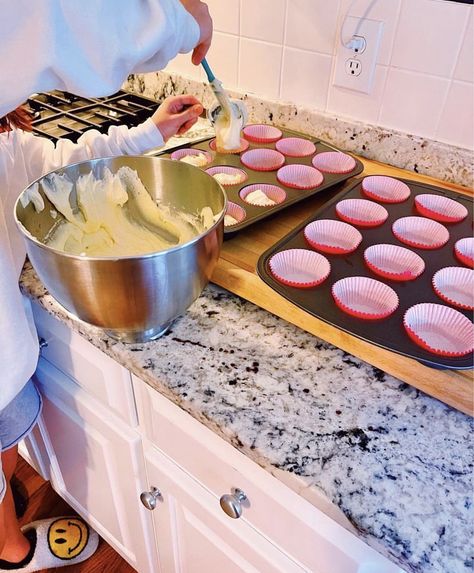 Aesthetic Baking, My Board, Preppy Summer, Baking Cupcakes, Preppy Aesthetic, Summer Bucket Lists, Baking Recipes, Cupcake Cakes, Baking