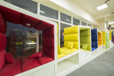 15 Offices With Uber Cool Chill-Out Zones That’ll Make You Feel Bad About Your Present Workplace Chill Out Room, Daybed Room, Chill Zone, Chill Room, Office Lounge, Creative Workspace, Relaxation Room, Coworking Space, Office Spaces