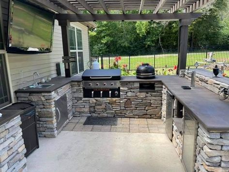 Outdoor Kitchen Bars, Outdoor Patio Bar, Outdoor Fireplace Patio, Outdoor Kitchen Plans, Build Outdoor Kitchen, Outdoor Bbq Kitchen, Backyard Pavilion, Outdoor Kitchen Design Layout, Backyard Kitchen