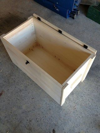 Diy Wood Chest, Diy Storage Trunk, Cedar Wood Projects, Chests Diy, Craft Ideas Paper, Wooden Box Diy, Tool Box Diy, Wooden Box With Lid, Wooden Tool Boxes