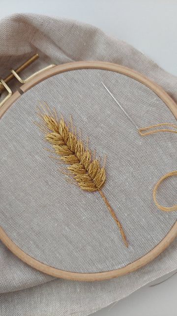 Corn Embroidery Design, Wheat Embroidery Tutorial, Harvest Embroidery, Embroidered Wheat, Illusion Of Depth, Mouse Embroidery, Harvest Mouse, Split Stitch, Embroidery Hoop Art Diy