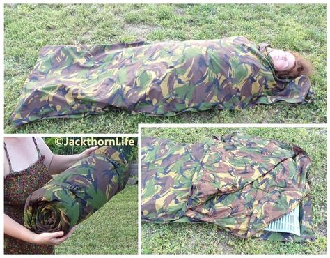 The Infantry bedroll. A standard issue poncho, poncho liner, and sleeping mat combined to made a simple three season bedroll sleeping system. Bushcraft Camping, Sleeping Mat, Royal Marines, Camping Ideas, Survival Kit, Survival Skills, Poncho Liner, Bushcraft, Tent