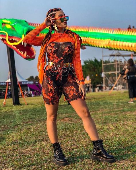 Techno Outfit Plus Size, Bass Canyon Outfits, Lost Lands Festival Outfit, Edc Orlando Outfits, Festival Outfits Neon, Rave Festival Outfit Ideas, Edc Hair, Bass Canyon, Rave Bae