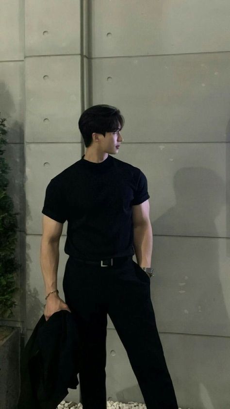 Tall Masculine Men, Rich Men Casual Outfits, Outfits Aesthetic Men Black, Standing Pose For Men, Bad Boy Outfits Men, Black Shirt Outfit Men Aesthetic, Korean Bad Boy Outfit, Bad Guy Style, Men Clubbing Outfits Nightclub