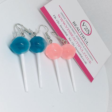 Lollipop Earrings, Cute Earrings Y2k Fashion, Festival accessories, Pink lollipop earrings, Sweet Jewellery, Totally gorgeous transparent pink lollipop Earrings and Green Lollipop Earrings, made from resin. They look good enough to eat! ✨Description✨ *Sliver plated ear hooks 3 inches long. *In pack x2 lollipop Earrings (1 Green 1 pink ) 📦 Fast and Free Shipping From UK 🇬🇧 Order posted out to you within 1 Business day of your purchase. *Worldwide Shipping* ✉️Contact me if you have any question Green Lollipop, Pink Lollipop, Lollipop Earrings, Earrings Y2k, Sweet Jewelry, Accessories Pink, Fashion Festival, Festival Accessories, Earring Holder