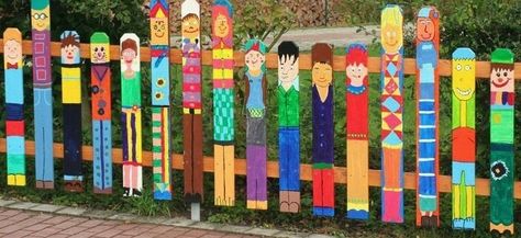 Garden Crafts For Kids, Decorative Garden Fencing, Pallet Fence, Painted Patio, Diy Fence, Pallet Garden, School Garden, Backyard Playground, Backyard Fences