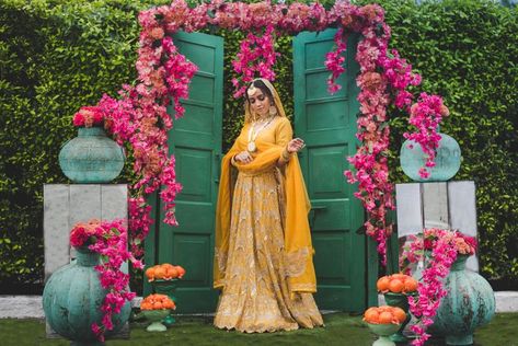 Weddings Decorations Elegant Romantic, Mehendi Decor Ideas, Desi Wedding Decor, Mehndi Decor, Wedding Planning Decor, Wedding Design Decoration, Wedding Venue Inspiration, Wedding Decor Style, Haldi Ceremony