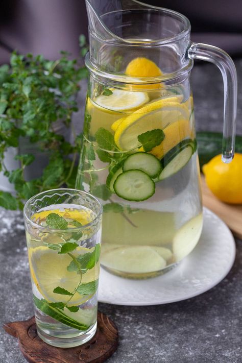 Lemon Infused Water, Pitcher Of Water, Cucumber Lemon Water, Cucumber Canning, Mint Water, Lemon Cucumber, Drinking Hot Water, Drinking Lemon Water, Honey Water