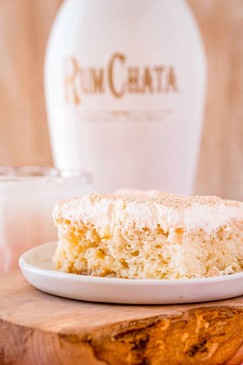 RumChata Poke Cake via @danadevolk Rum Chata Cake, Easy Poke Cake, No Bake Key Lime Pie, Cake Poke, Bakery Goodies, No Bake Key Lime, Cool Whip Pies, Sheet Pan Pizza, Rumchata Recipes