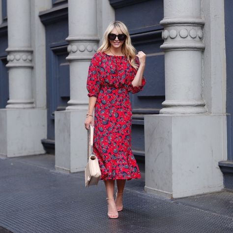 Red dresses  #MyShopStyle #mylook Well Dressed Women, Modern Mom, Silk Maxi, Dress Designer, Silk Maxi Dress, African Wear, Same Style, Fitness Beauty, Printed Dress