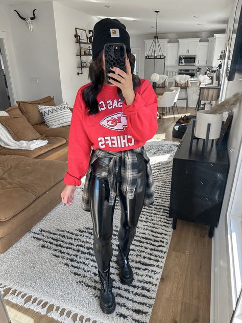 Flannel Around Waist Outfit, Sporting Event Outfit, Patent Leather Leggings Outfit, Chiefs Game Day Outfit, Flannel Around Waist, Nfl Game Day Outfit, Leather Leggings Outfit Fall, Platform Doc Martens Outfit, Carhartt Beanie Outfit