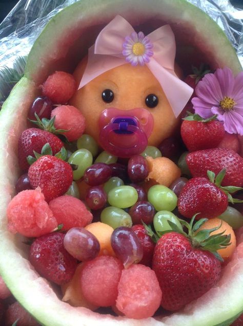 This is the baby shower fruit baby bassinet I made for a friend :)                                                                                                                                                      More Pink Baby Shower Food Ideas, Baby Shower Fruit Tray, Watermelon Ideas, Baby Shower Fruit, Watermelon Baby, Fest Mad, Decorações Com Comidas, Fruit Displays, Fruit Display