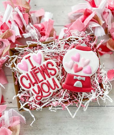 Valentines Cookie Sets Decorated, Valentine Cookie Sets, Valentines Day Cookie Sets, Valentines Sugar Cookies Decorated, Valentines Boards, Valentines Cookies Decorated Ideas, Vday Cookies, Valentine 2024, Creative Sweets