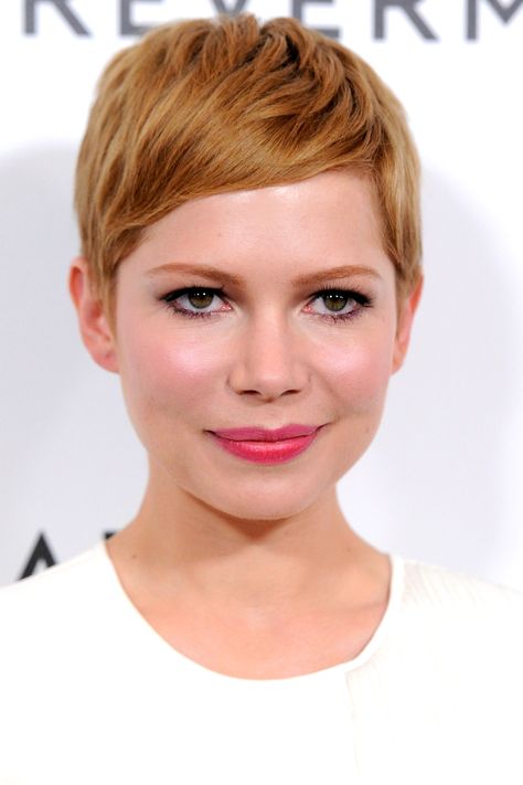 ​Michelle Williams Strawberry Blonde Hair Color, Short Red Hair, Blonde Pixie Hair, Blonde Haircuts, Pixie Haircut For Thick Hair, Blonde Pixie Haircut, Strawberry Blonde Hair, Blonde Pixie Cuts, Blonde Hair Looks